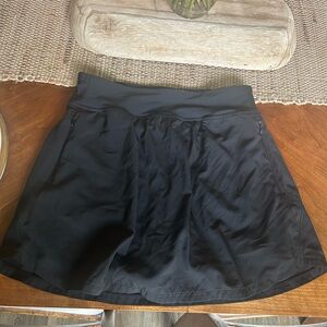Athletic skirt worn only a few times very comfortable and flattering size M